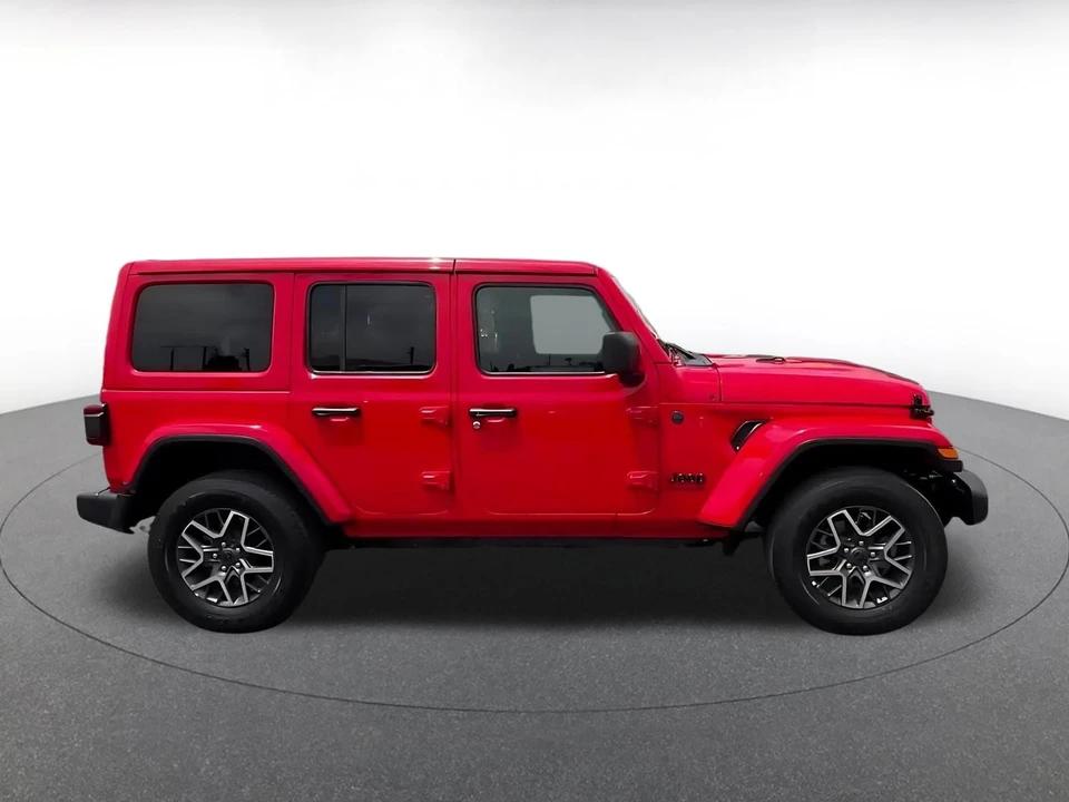 2025 Jeep JL Wrangler - Image 17 of 31