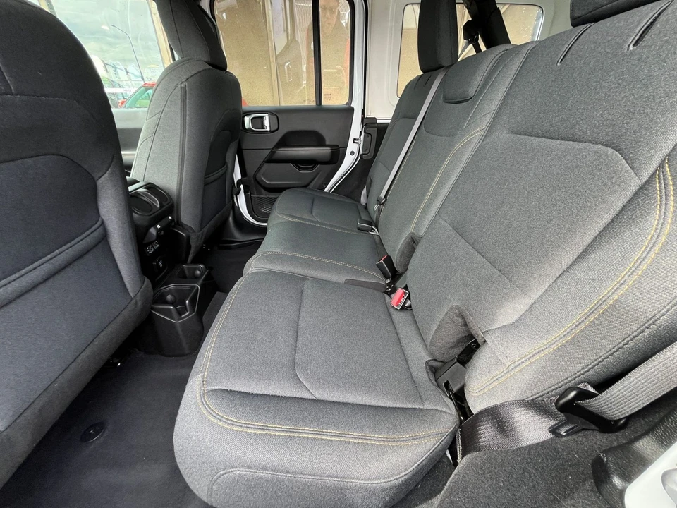 2025 Jeep JL Wrangler - Image 24 of 31