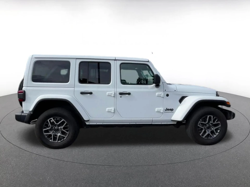 2025 Jeep JL Wrangler - Image 14 of 31