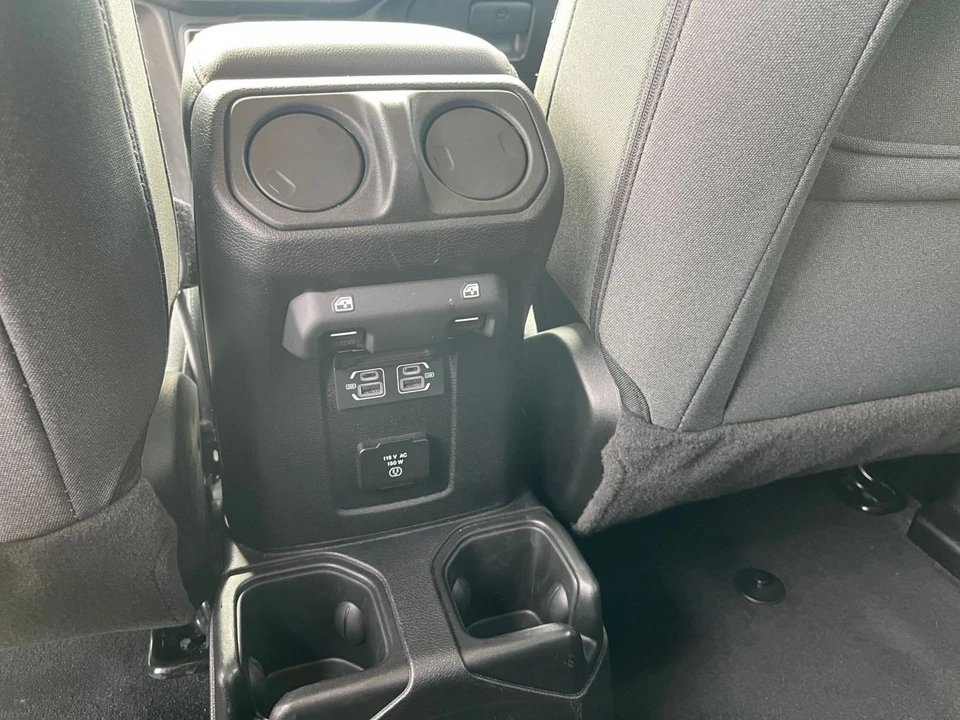 2025 Jeep JL Wrangler - Image 21 of 31
