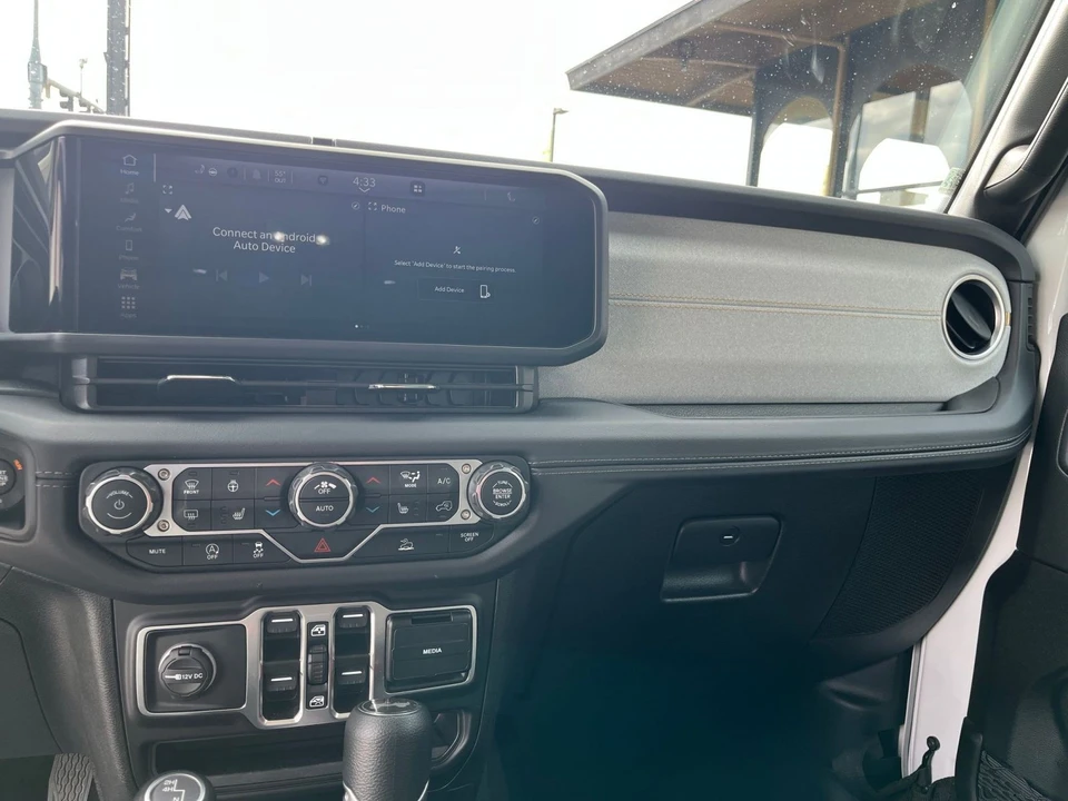 2025 Jeep JL Wrangler - Image 18 of 31