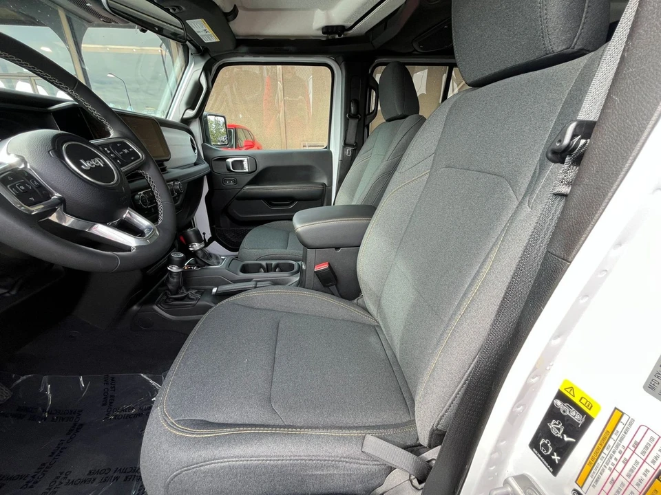 2025 Jeep JL Wrangler - Image 25 of 31