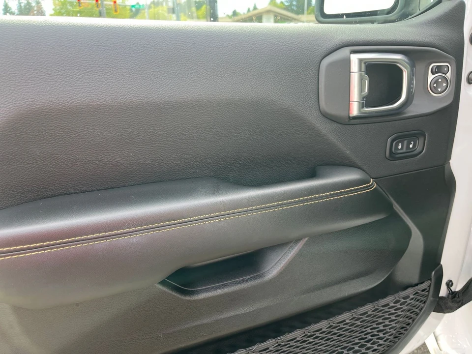 2025 Jeep JL Wrangler - Image 17 of 31