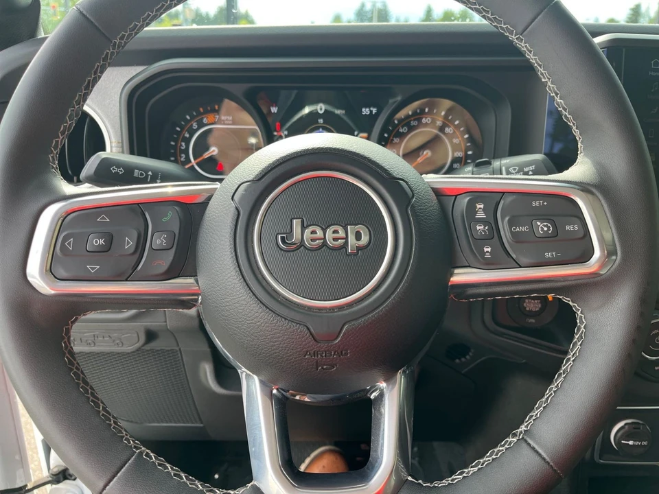 2025 Jeep JL Wrangler - Image 26 of 31