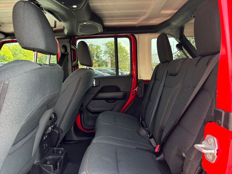 2025 Jeep JL Wrangler - Image 28 of 31
