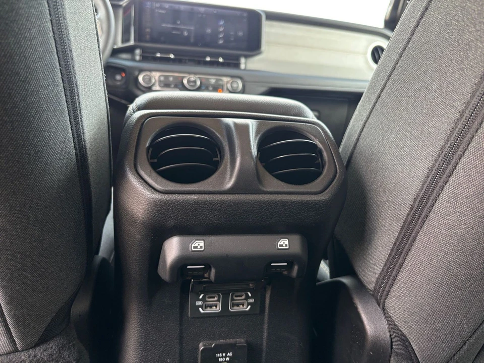 2025 Jeep JL Wrangler - Image 24 of 31