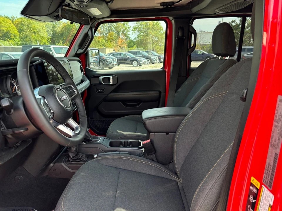 2025 Jeep JL Wrangler - Image 29 of 31