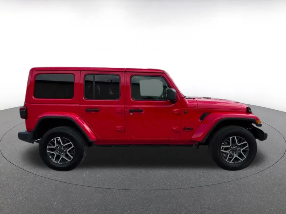 2025 Jeep JL Wrangler - Image 17 of 31