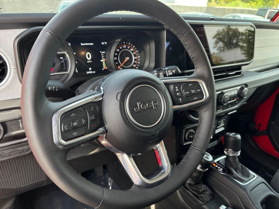 2025 Jeep JL Wrangler - Image 30 of 31