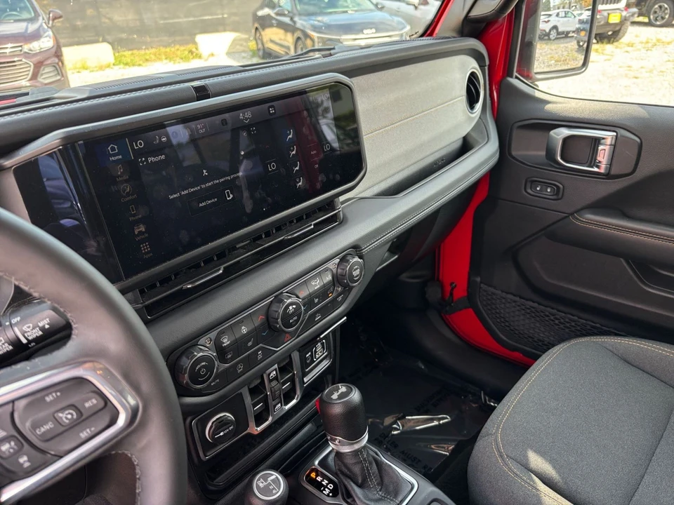 2025 Jeep JL Wrangler - Image 18 of 31
