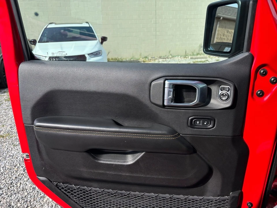 2025 Jeep JL Wrangler - Image 20 of 31