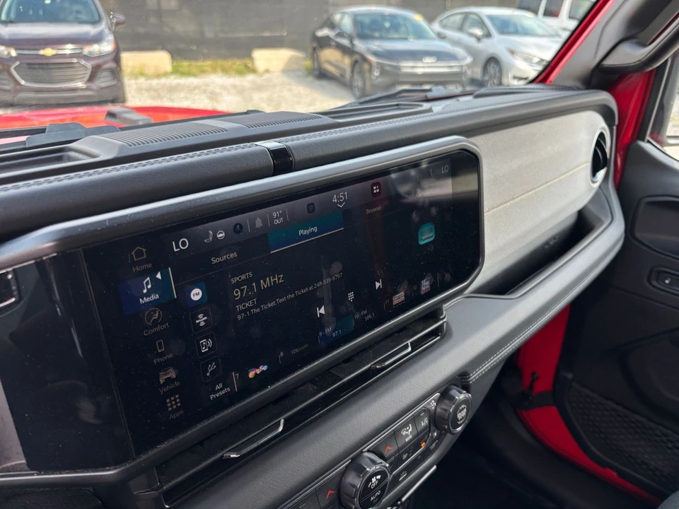 2025 Jeep JL Wrangler - Image 22 of 31