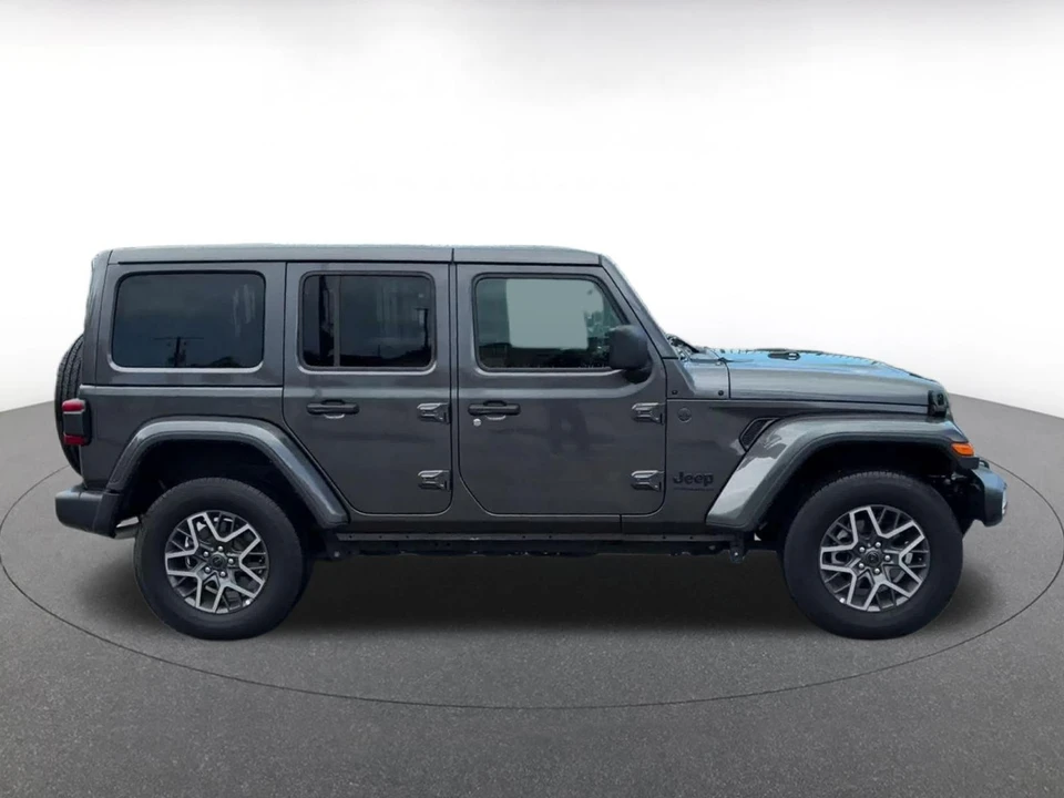 2025 Jeep JL Wrangler - Image 17 of 31