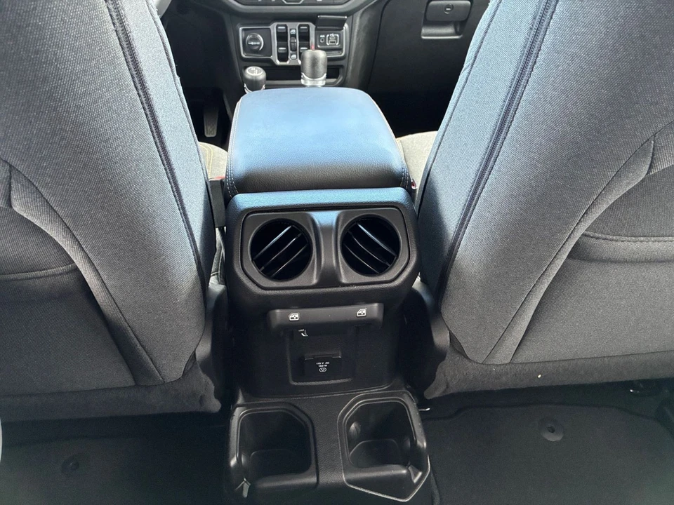 2025 Jeep JL Wrangler - Image 23 of 31