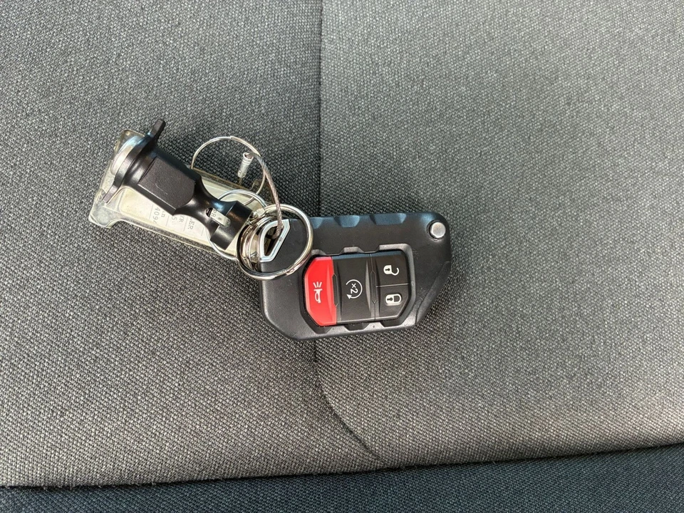 2025 Jeep JL Wrangler - Image 26 of 31