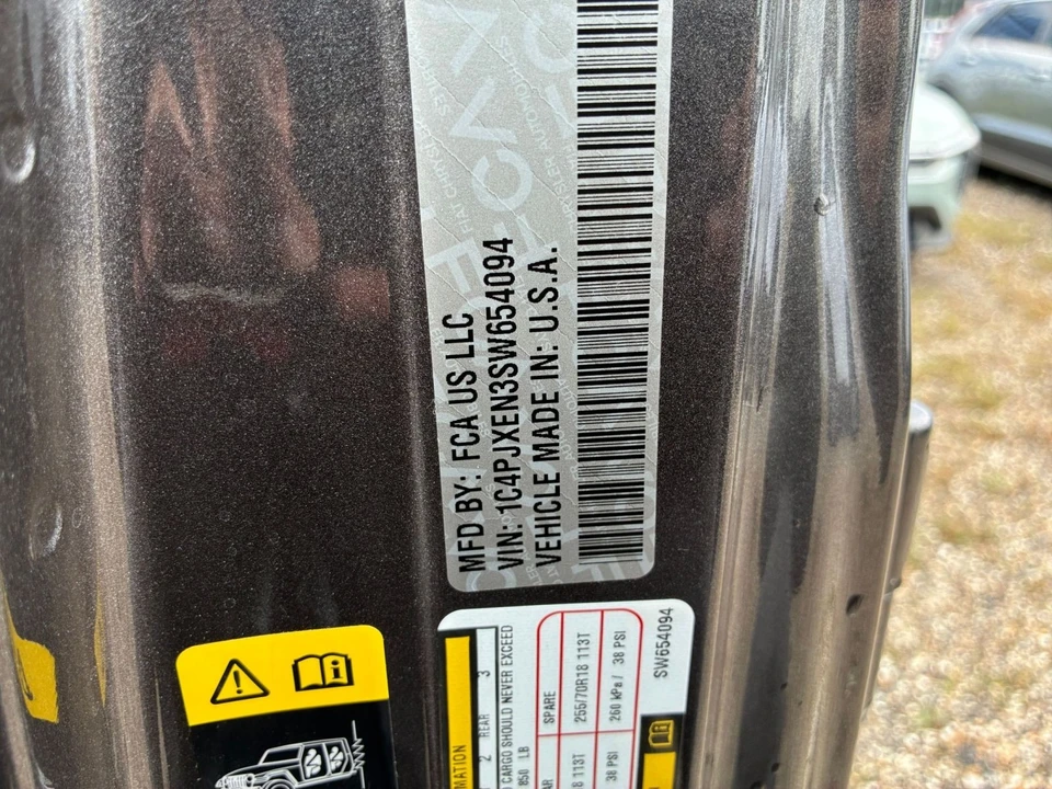 2025 Jeep JL Wrangler - Image 30 of 31