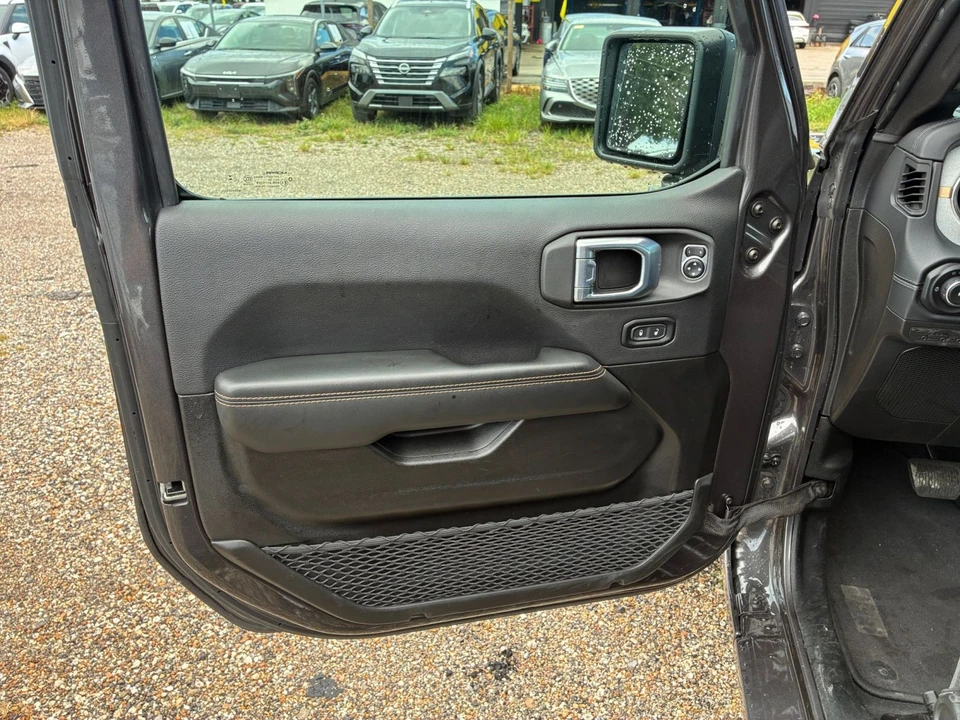 2025 Jeep JL Wrangler - Image 20 of 31
