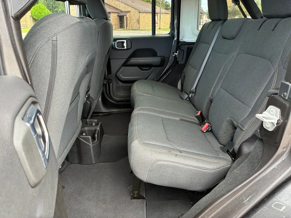 2025 Jeep JL Wrangler - Image 27 of 31