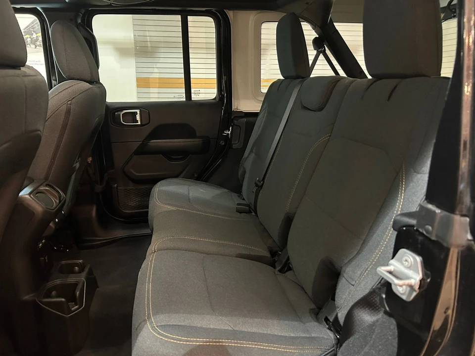 2025 Jeep JL Wrangler - Image 27 of 31