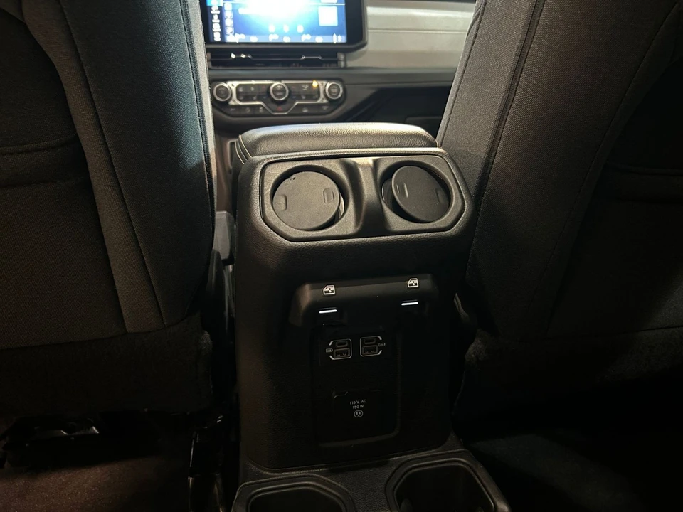 2025 Jeep JL Wrangler - Image 23 of 31