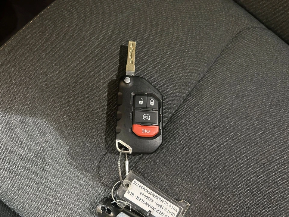 2025 Jeep JL Wrangler - Image 26 of 31