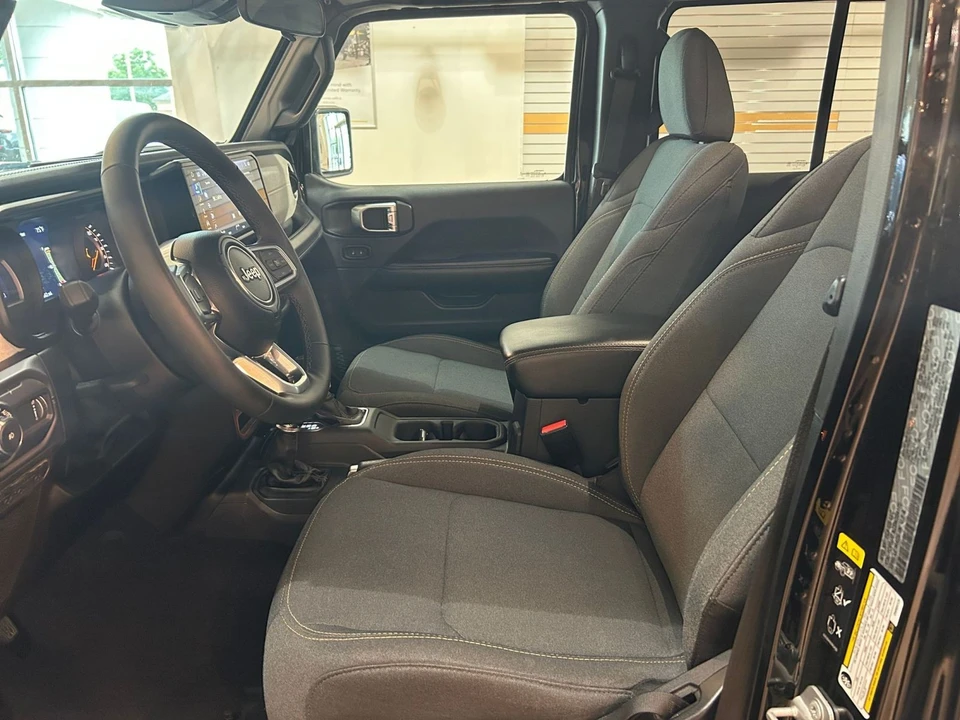 2025 Jeep JL Wrangler - Image 28 of 31