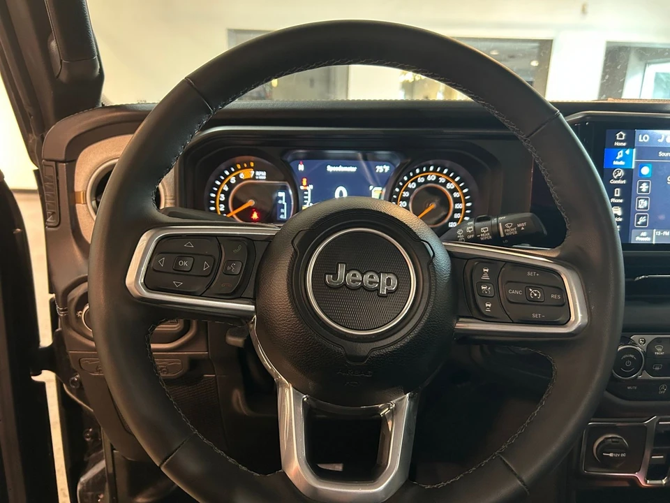 2025 Jeep JL Wrangler - Image 29 of 31