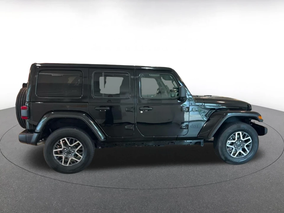 2025 Jeep JL Wrangler - Image 17 of 31