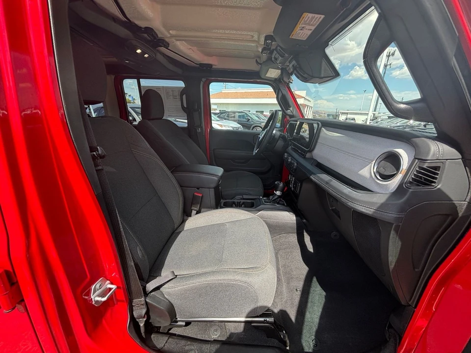 2025 Jeep JL Wrangler - Image 28 of 31