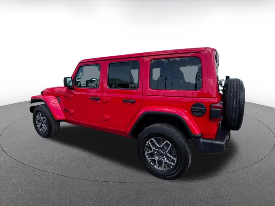2025 Jeep JL Wrangler - Image 11 of 31