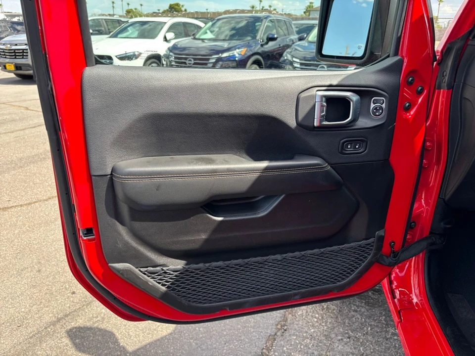 2025 Jeep JL Wrangler - Image 20 of 31