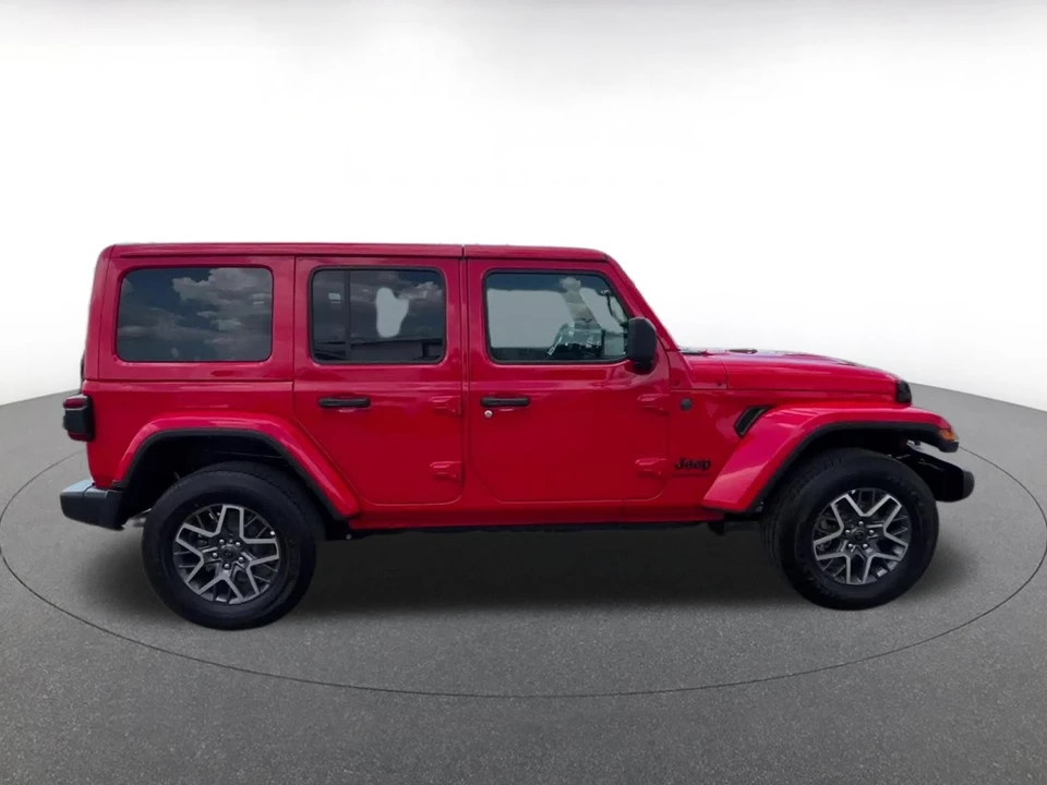 2025 Jeep JL Wrangler - Image 17 of 31