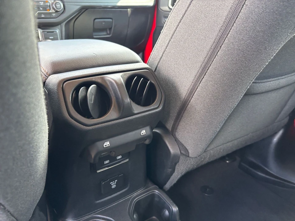 2025 Jeep JL Wrangler - Image 23 of 31