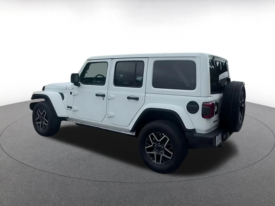 2025 Jeep JL Wrangler - Image 11 of 31