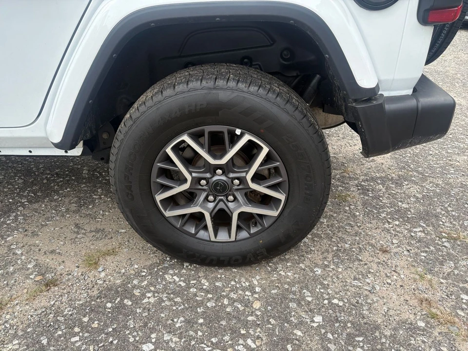 2025 Jeep JL Wrangler - Image 28 of 31