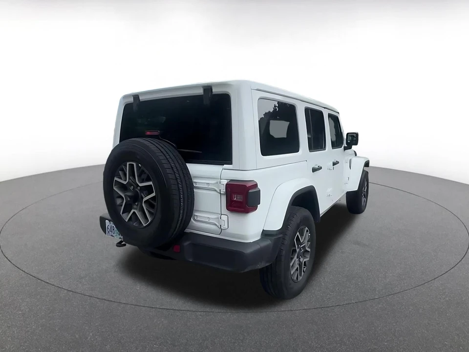 2025 Jeep JL Wrangler - Image 15 of 31
