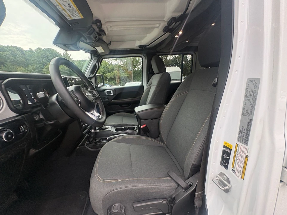 2025 Jeep JL Wrangler - Image 24 of 31