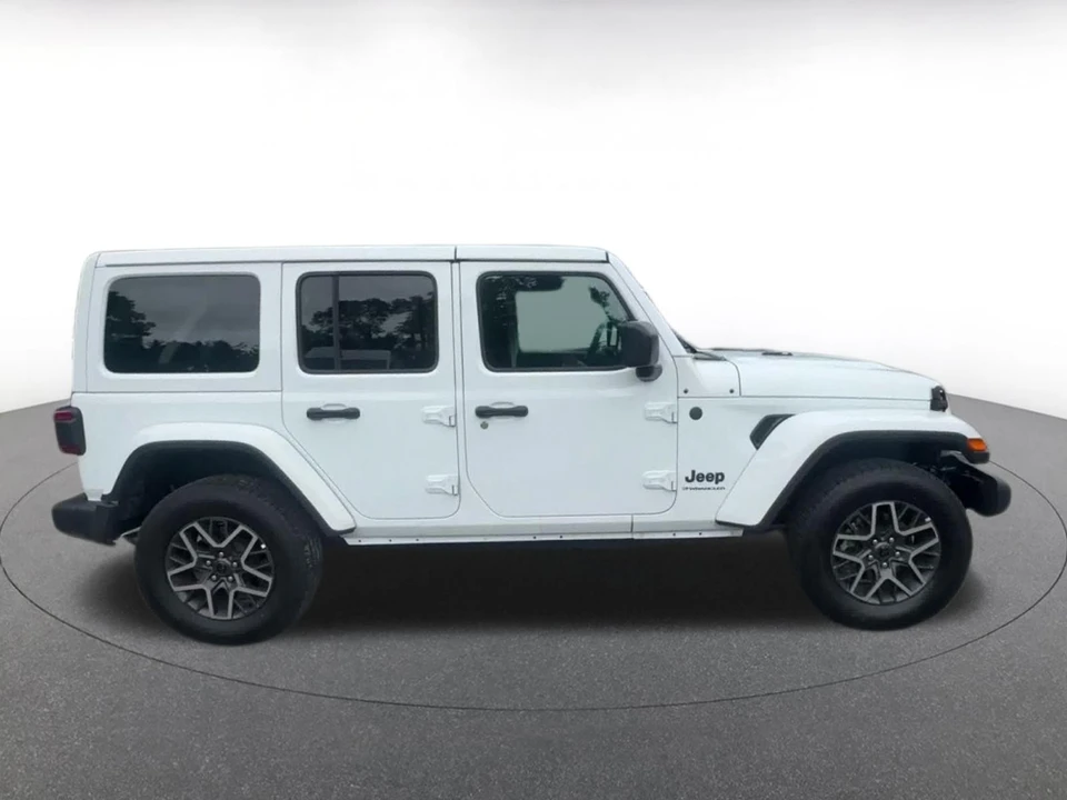 2025 Jeep JL Wrangler - Image 17 of 31