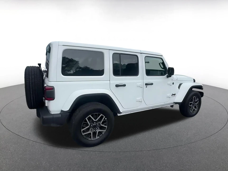 2025 Jeep JL Wrangler - Image 16 of 31