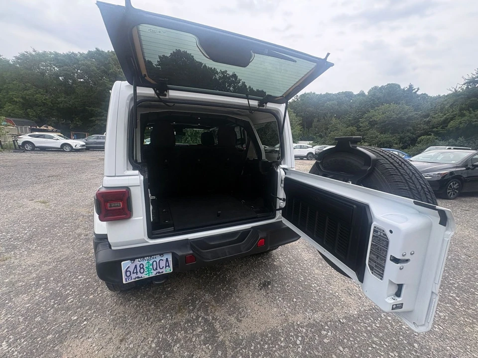 2025 Jeep JL Wrangler - Image 29 of 31