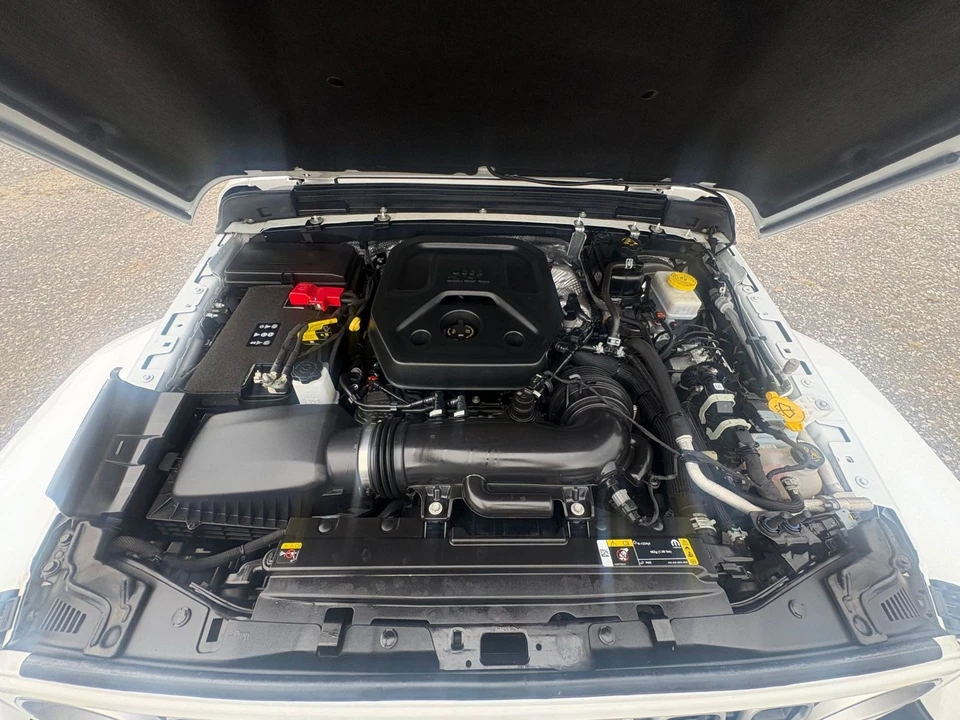 2025 Jeep JL Wrangler - Image 30 of 31