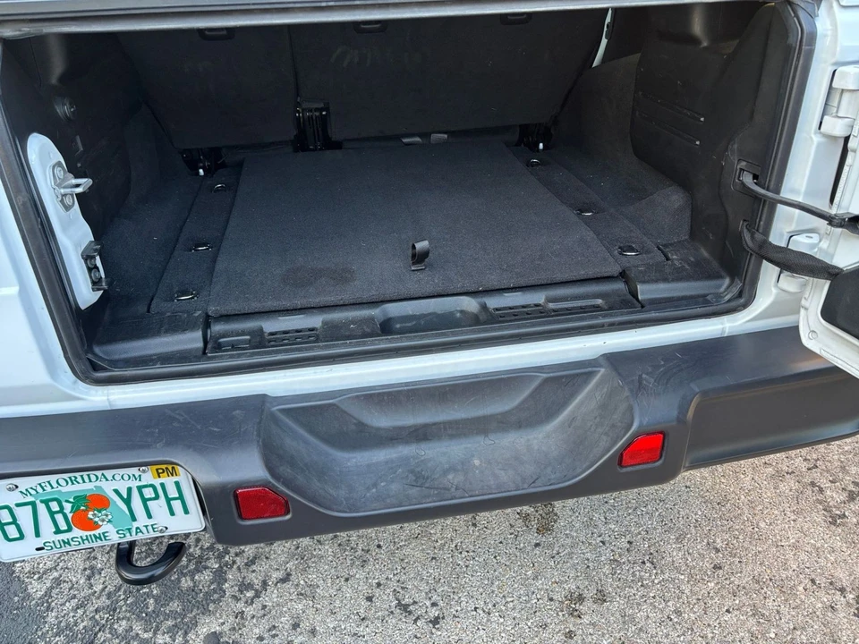 2025 Jeep JL Wrangler - Image 23 of 31