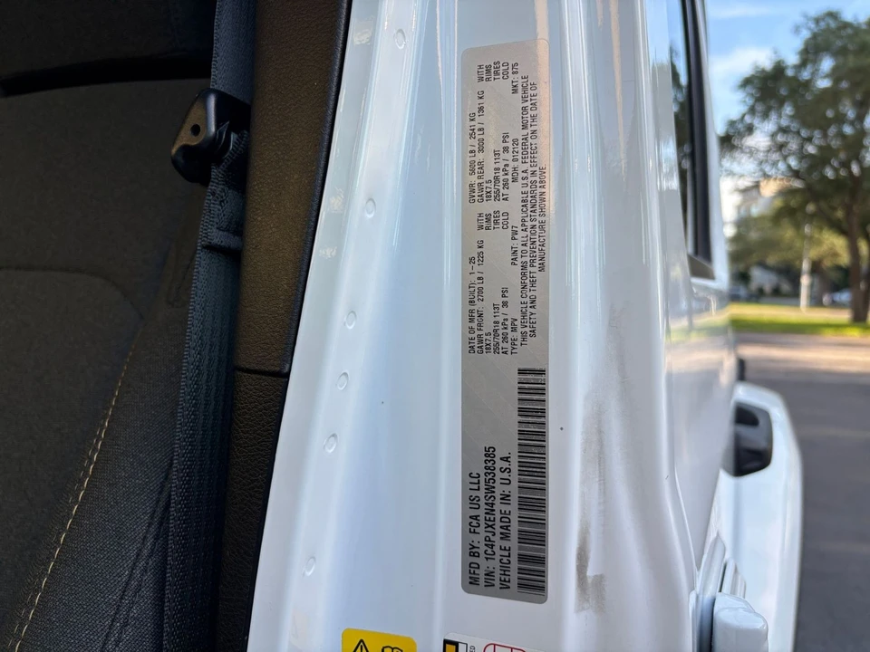 2025 Jeep JL Wrangler - Image 21 of 31