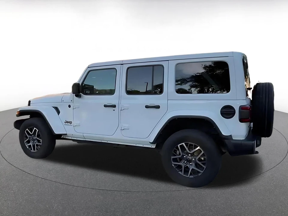 2025 Jeep JL Wrangler - Image 11 of 31