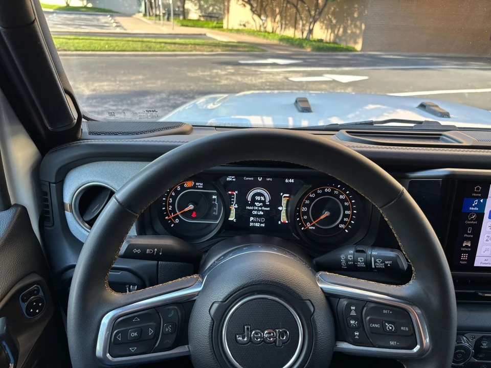 2025 Jeep JL Wrangler - Image 26 of 31