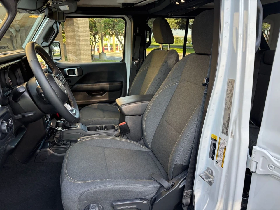 2025 Jeep JL Wrangler - Image 28 of 31