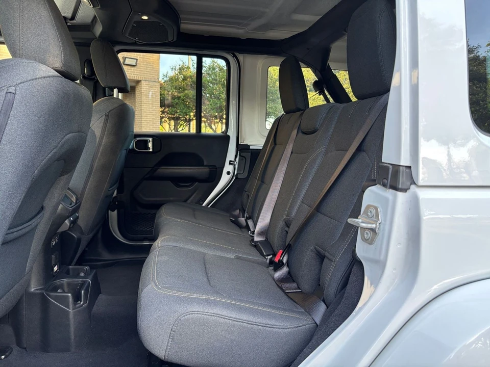 2025 Jeep JL Wrangler - Image 19 of 31