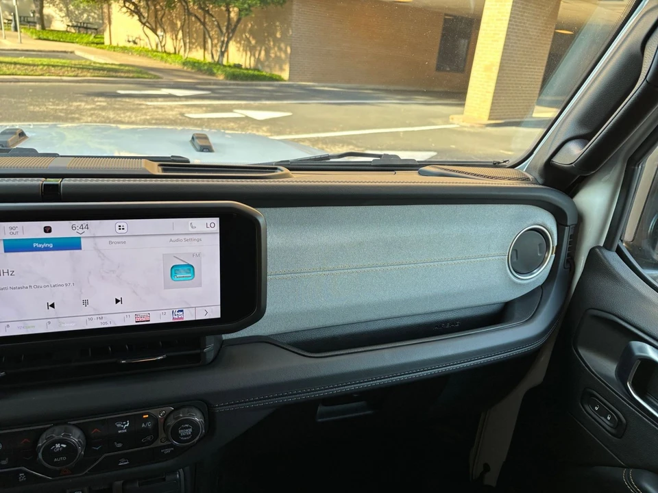 2025 Jeep JL Wrangler - Image 27 of 31