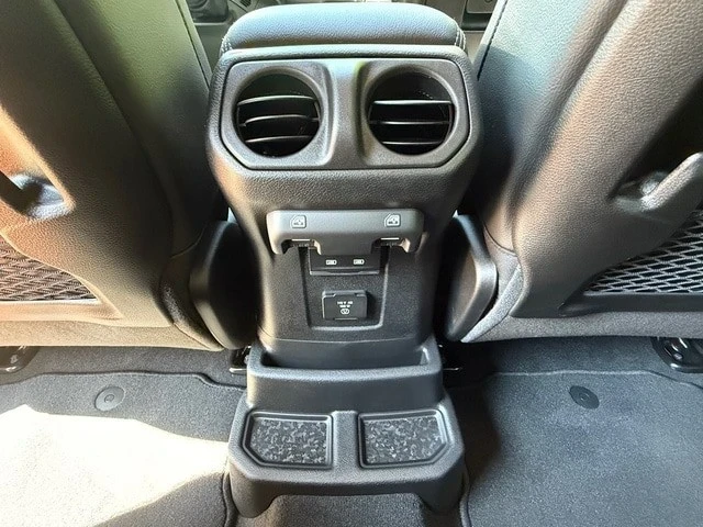 2025 Jeep JL Wrangler - Image 16 of 21