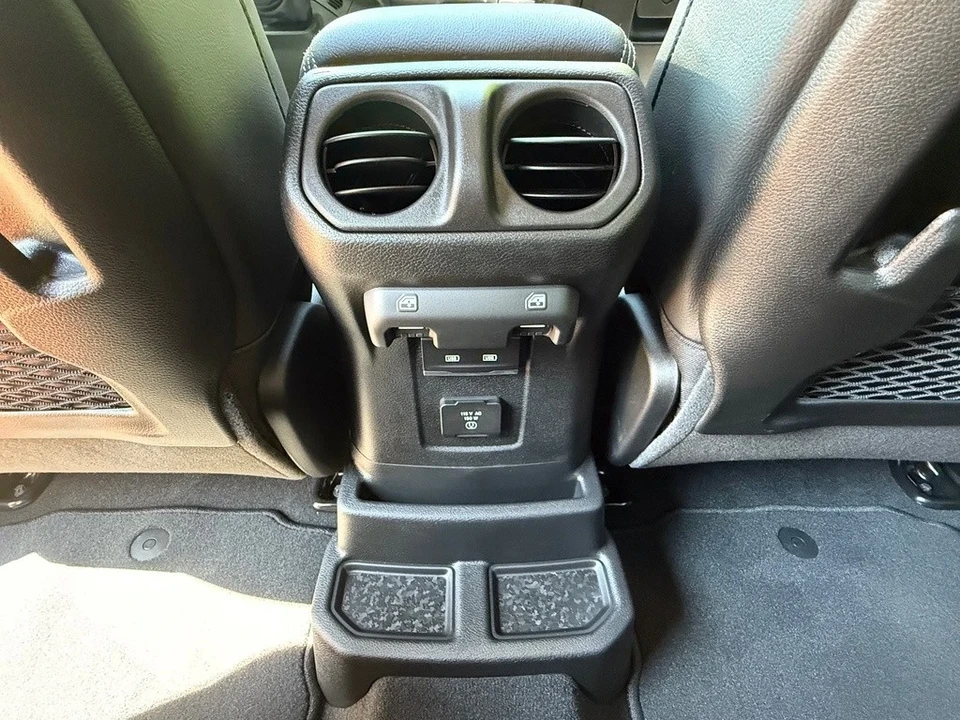 2025 Jeep JL Wrangler - Image 16 of 21